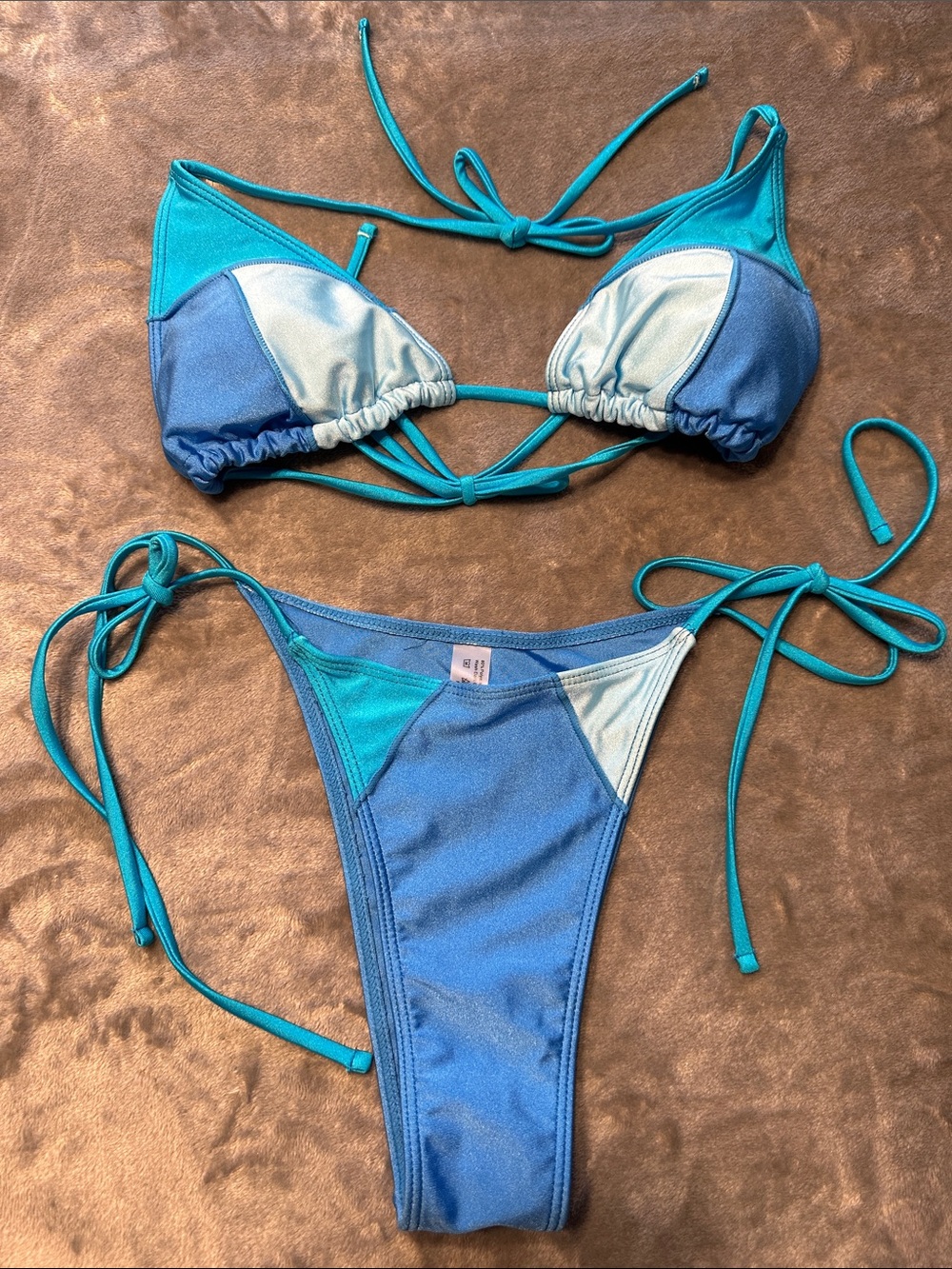 EUC/Like New Triangle Tie String Bikini Set in Blue Colorblock Sz M